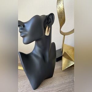 Stone color hoop earrings A221